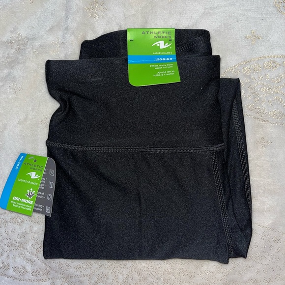 Black athletic works leggings, Size small, Brand new with tags - Picture 5 of 5